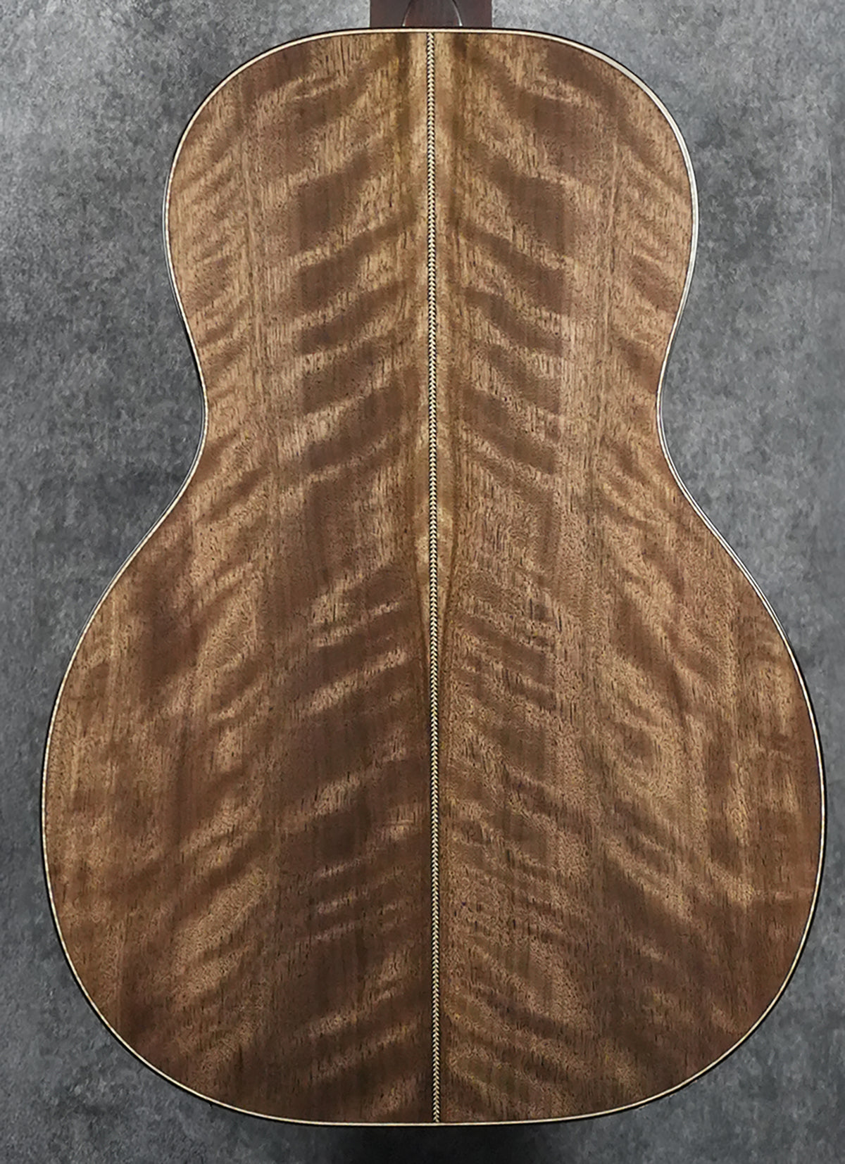 2026 Huss & Dalton Parlor O Custom: Sitka Spruce Top, Black Walnut Back & Sides