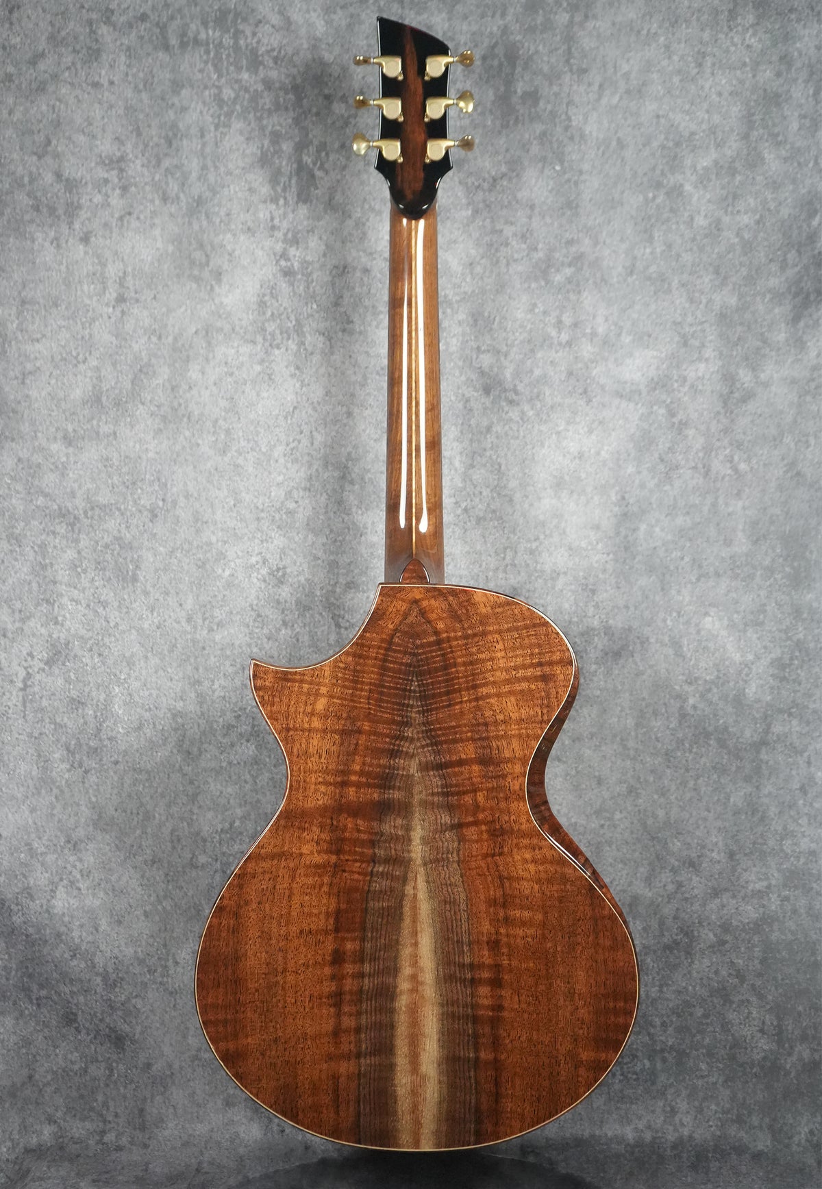 Tyson Soth Grand Auditorium Sinker Sitka and Walnut Serial # GA000923